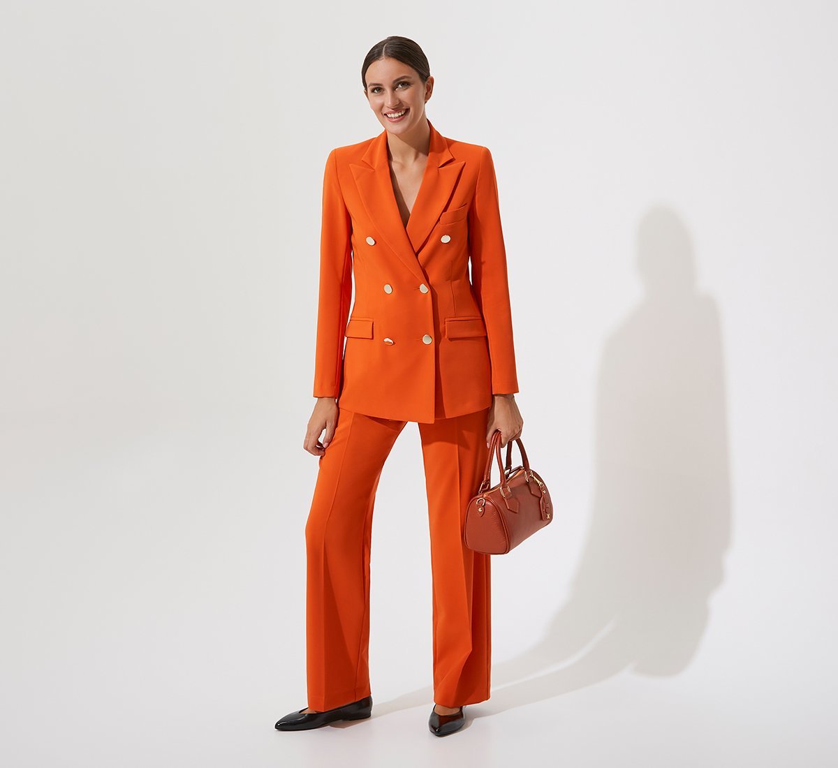 Оранжевый двубортный пиджак