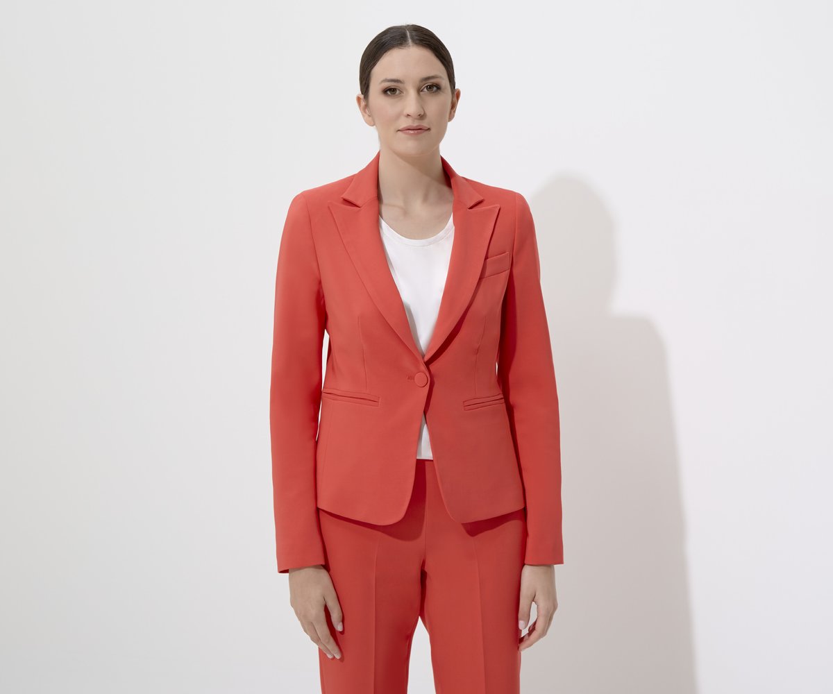Single-button slim jacket