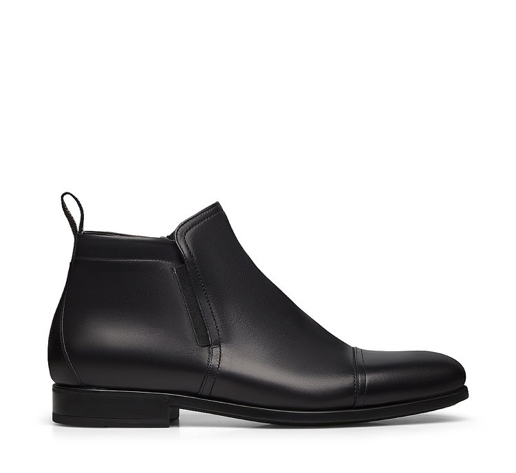 High-laced boots in calfskin