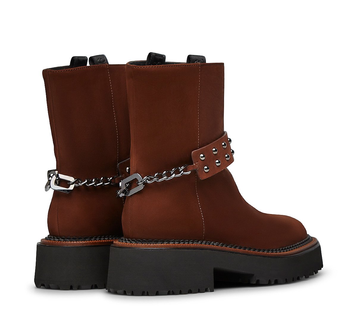 Ankle boot with chain