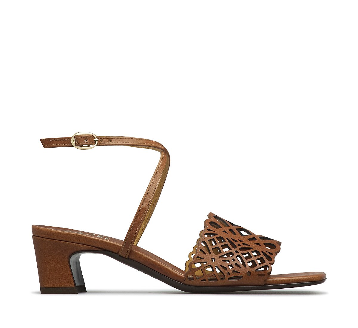 Sandalo in pelle di vitello traforata