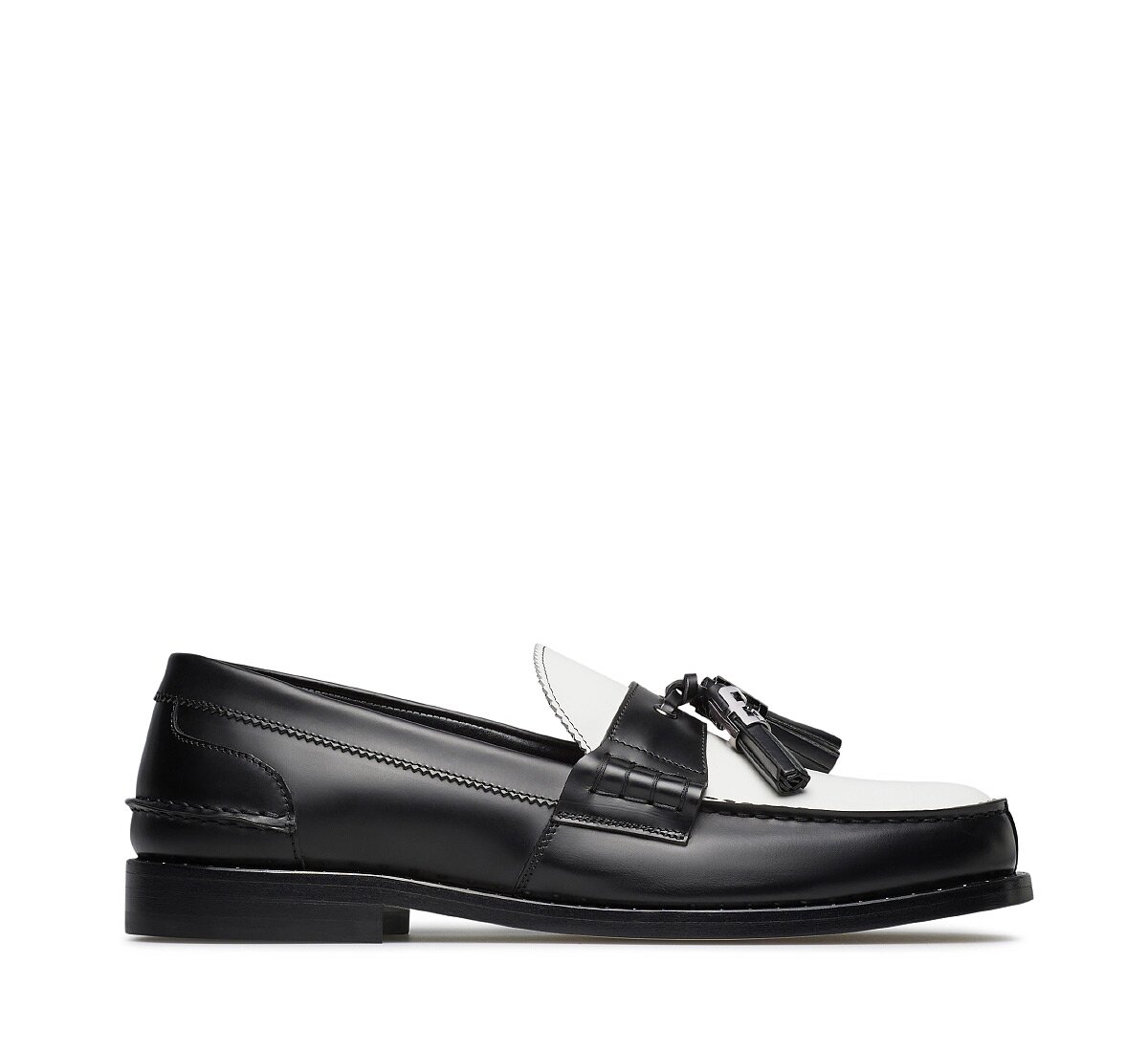 Two-tone calf leather loafer with tassels