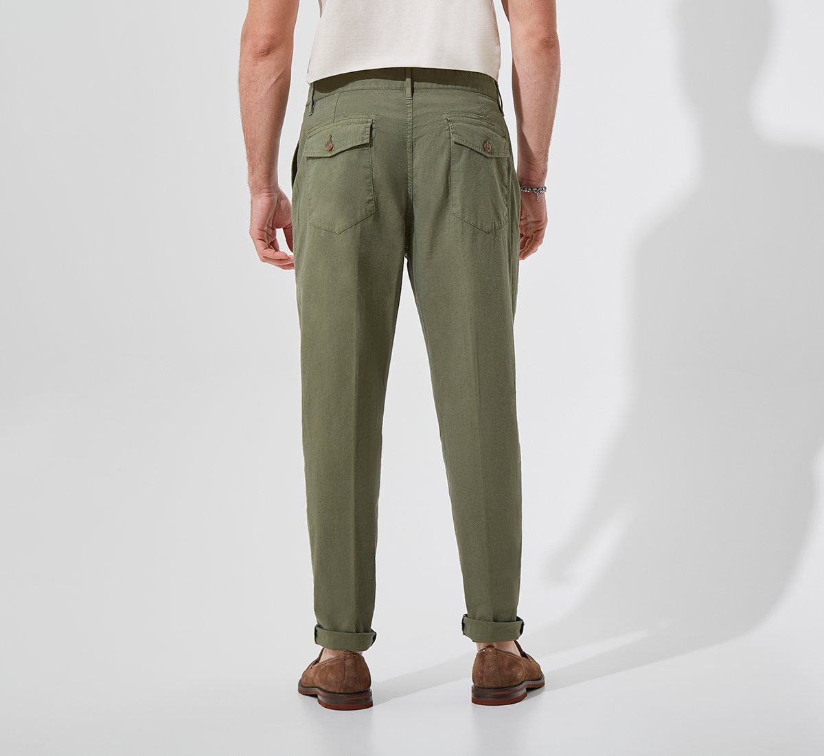 Зеленый брюки чинос с передними карманами
