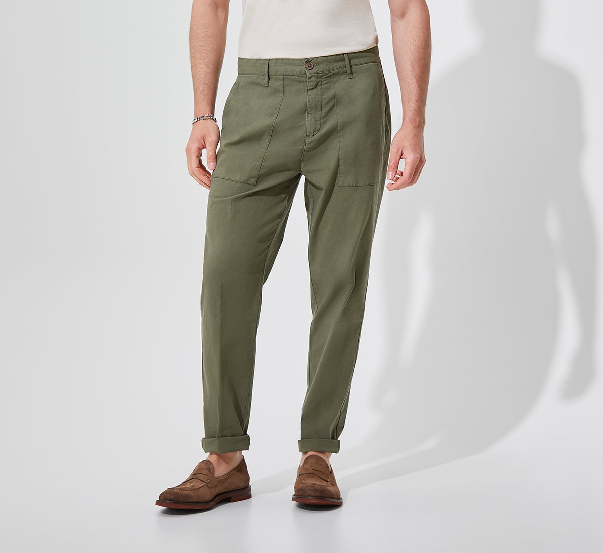 Зеленый брюки чинос с передними карманами