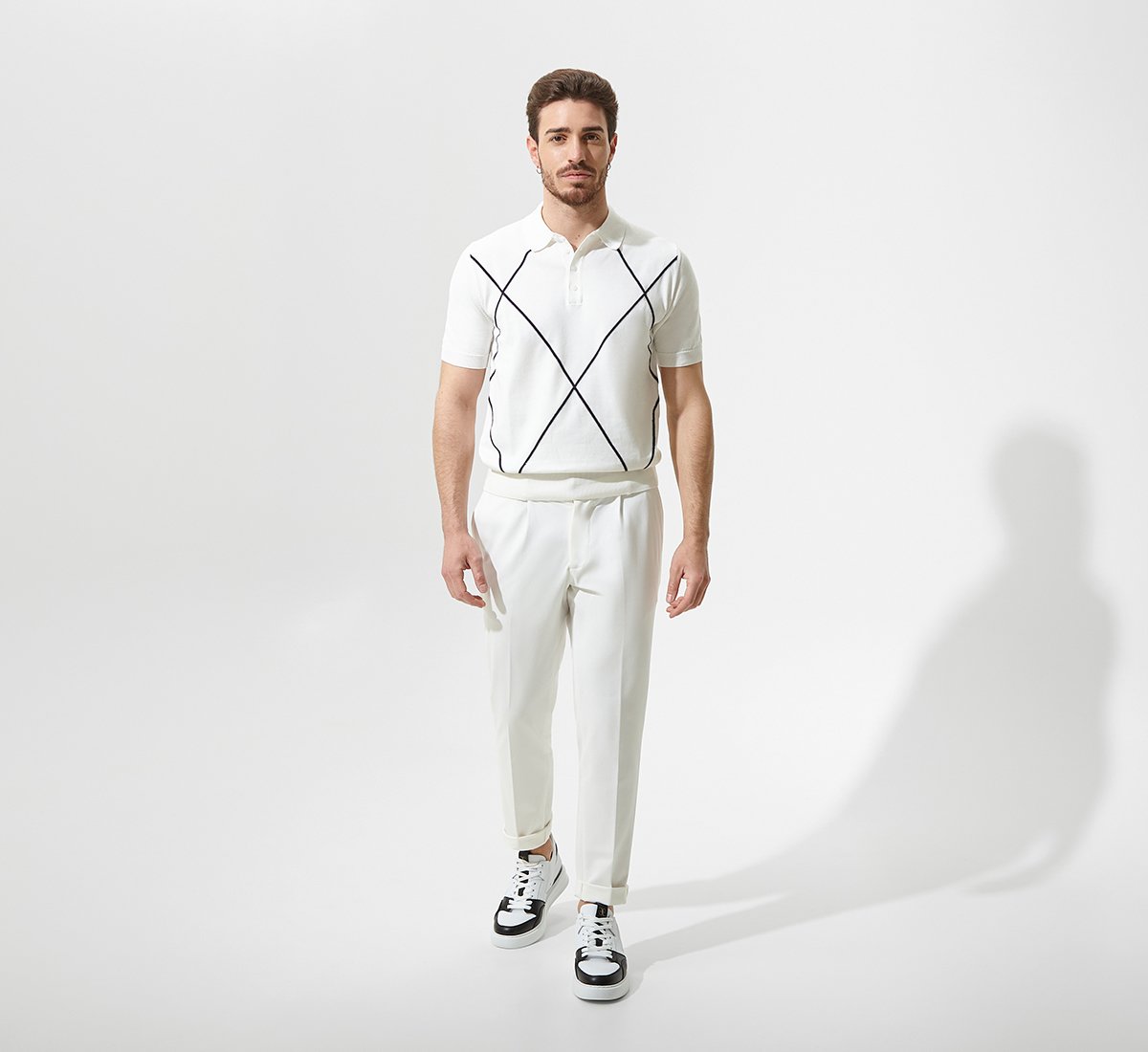 Structured white trousers
