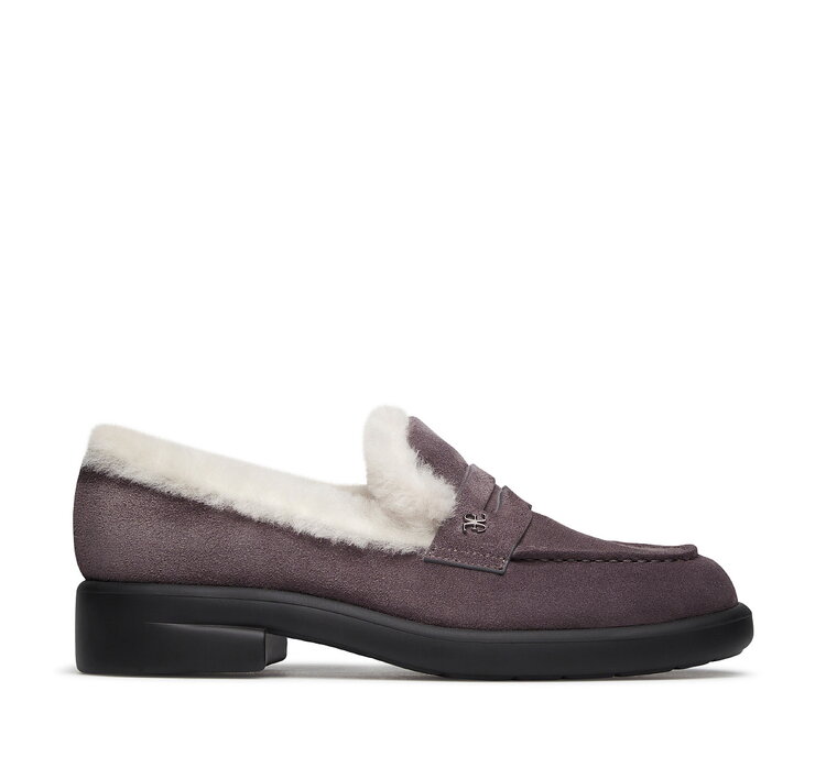 Loafer with shearling lining