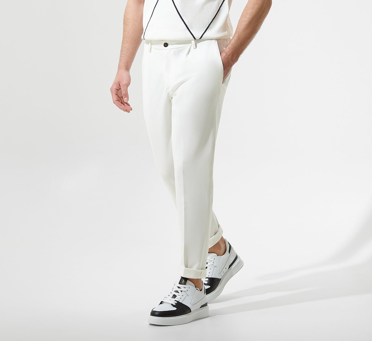 Structured white trousers