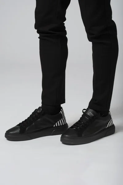 Sneakers nero con dettaglio black & white