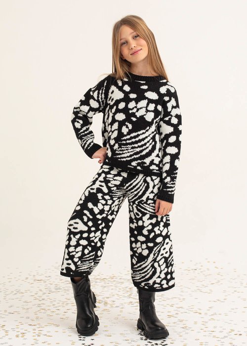 GIRL BLACK AND WHITE KNIT PANTS