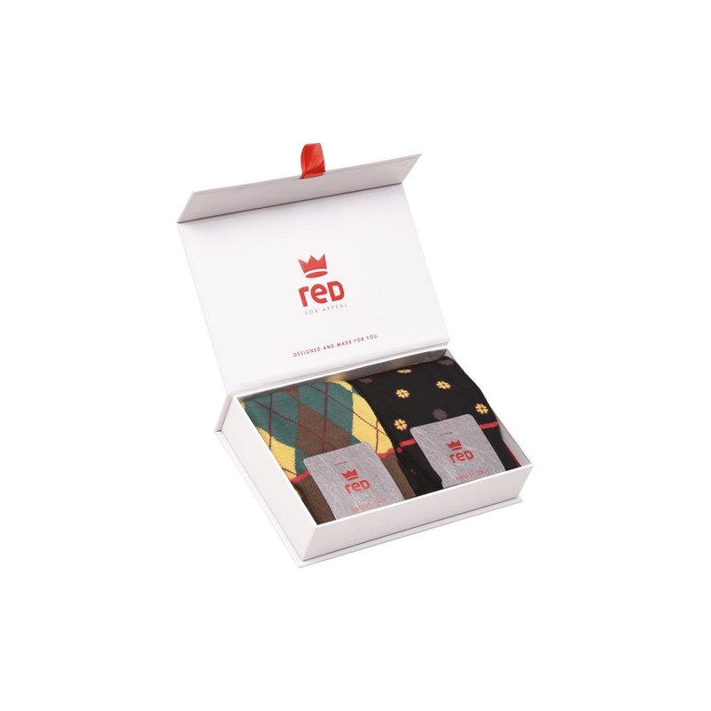 White gift box -Argyle and small flowers - Black