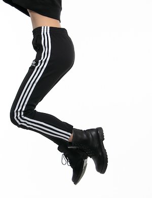 Pantaloni eleganti scontati da donna - Leggins Adidas con zip e tasche