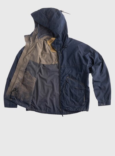 TEN C - SHADOW DYED SPRAY HOODED MID LAYER - Blue - TEN C