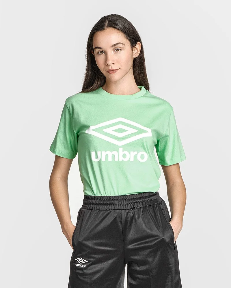 Tシャツ・カットソー UMBRO UMBRO X MOONSUN RUGBY CARLA PIQUE T-SHIRT GREEN UQ223C T-Shirt With Logo Print - Umbro Italia