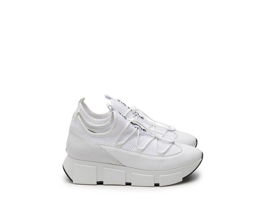 Stretchy white lace-up Running trainers