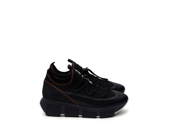 Stretchy black lace-up Running trainers