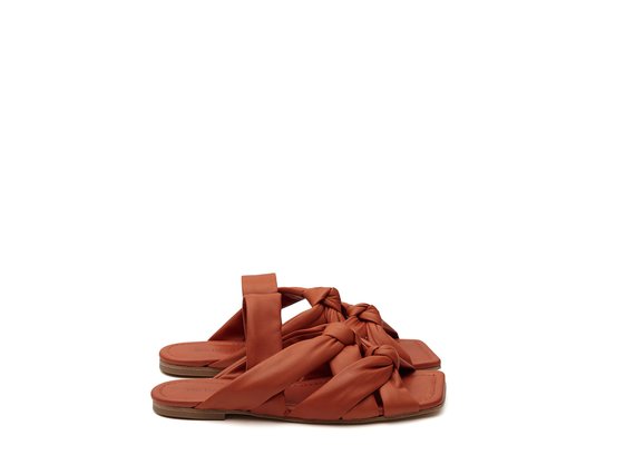 Flat brick-red sandals with strips - Brown