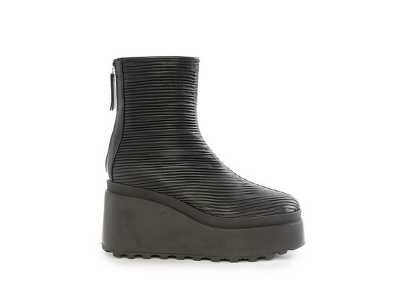 Ribbed ankle boots with rubber wedge - Black