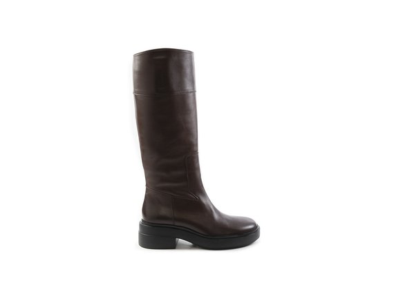 Knight brown tube boots