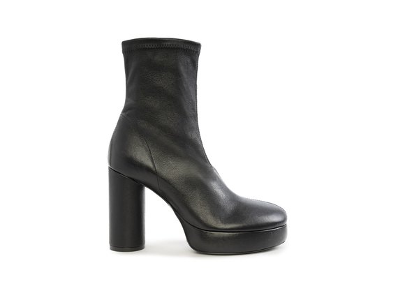 Ducky stretchy black ankle boots