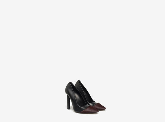 Decollete shoe with ponyskin toe-cap - Black / Red