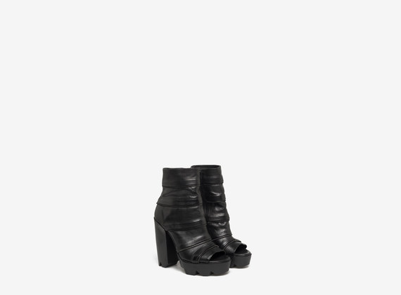 Multizip rounded ankle boot