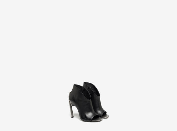 Ankle boot with metal toe-cap - Black