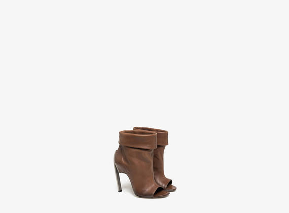 Cuffed tube ankle boot - LEATHER BROWN