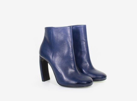 Low ankle boot with internal zip - Blue