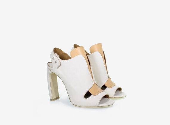Open shoe with strap - White