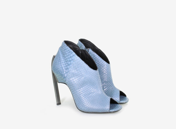 Open toe shoe crafted from python leather with steel heel - Light Blue