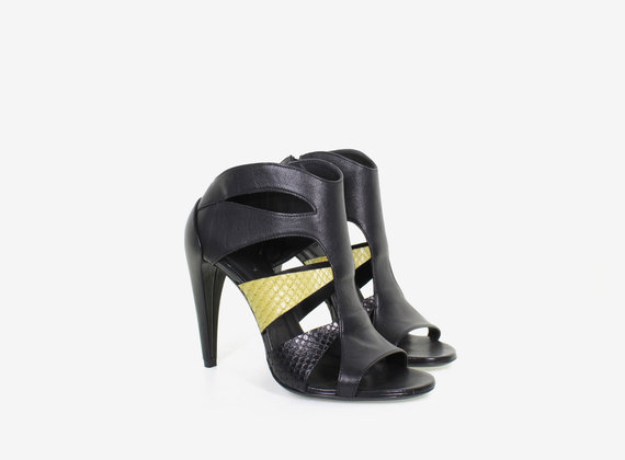 Bicolour open sandal crafted from leather and python leather - Black