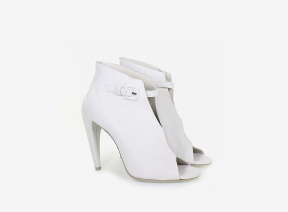 Open toe low ankle boot, with strap and shell-effect heel - White