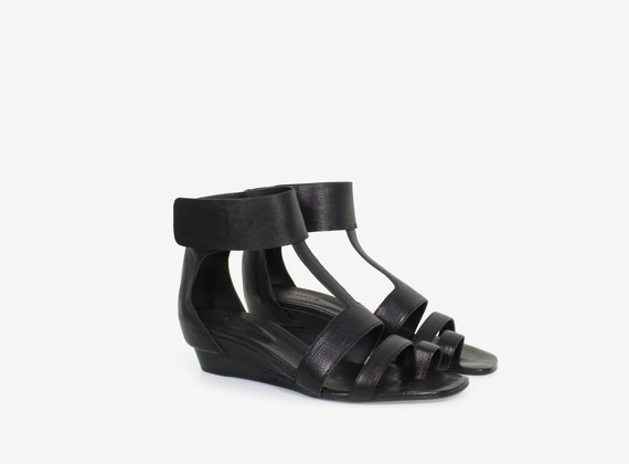 Leather wedge sandal with Velcro strap - Black