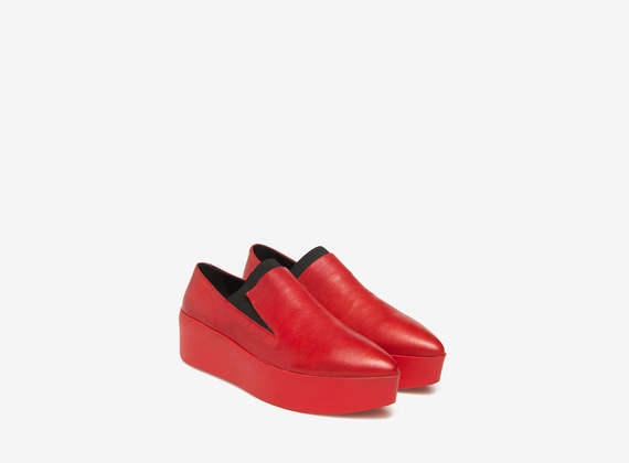 Chaussons rouges forme plateau - Red