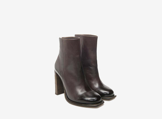 Metal toed ankle boots - Brown