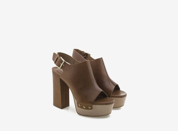 Wooden sabot with studs and covered heel - Brown
