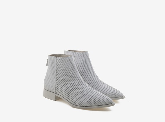 Total white engraved leather ankle boot - White