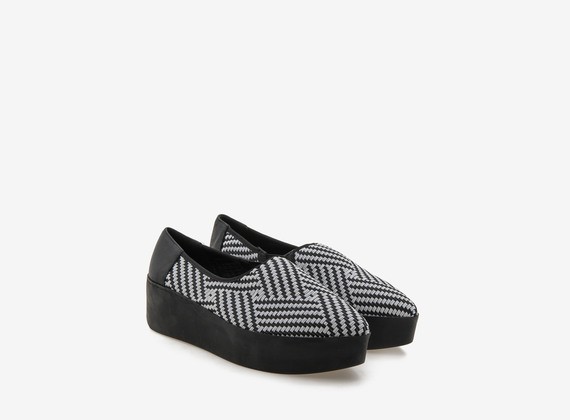 Sleeper with rubber two-tone weave on flatform