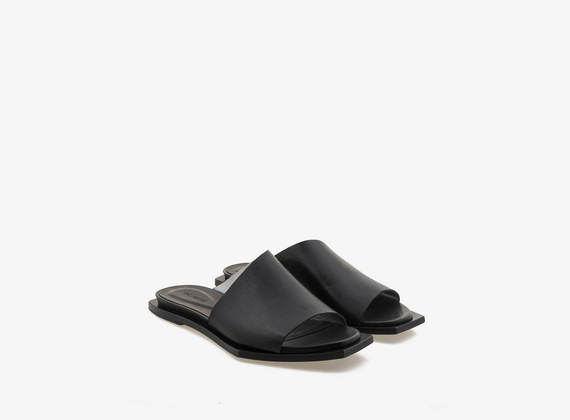 Asymmetrical slipper with laminated interior - Black