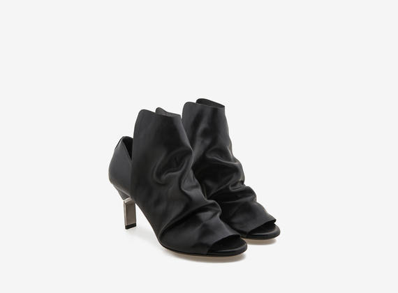 Peeptoe shoe with maxi flap and steel heel - Black