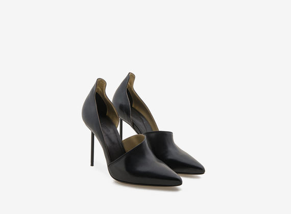 Décolleté asimmetrico con tacco a stiletto in acciaio - Nero / Oro
