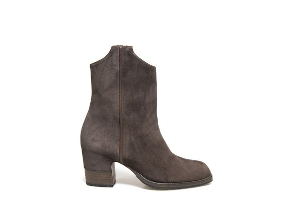 Gaucho boot with partially shell shaped heel - Dark Brown