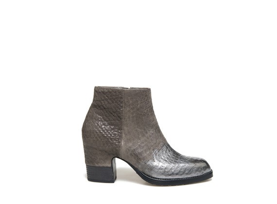Ankle boot with metallic toe and partially shell shaped heel - Military Green / Laminated