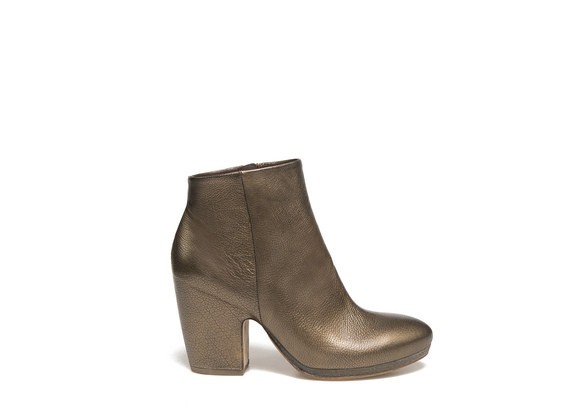Metallic Ankle Boots with shell-shaped heel and crepe sole
