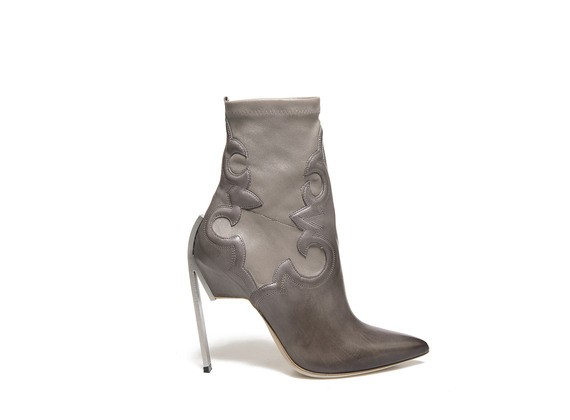 Dove grey stretch ankle boots with texan embroidery and steel heel
