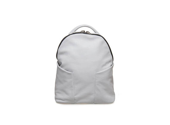 Weißer Rucksack mit Seitentaschen