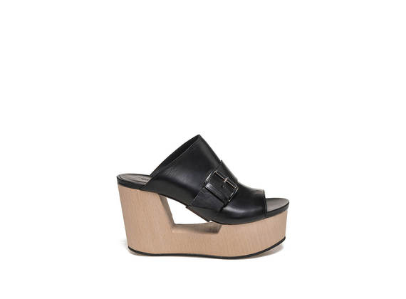 Sabots with buckle on perforated wooden wedge - Black