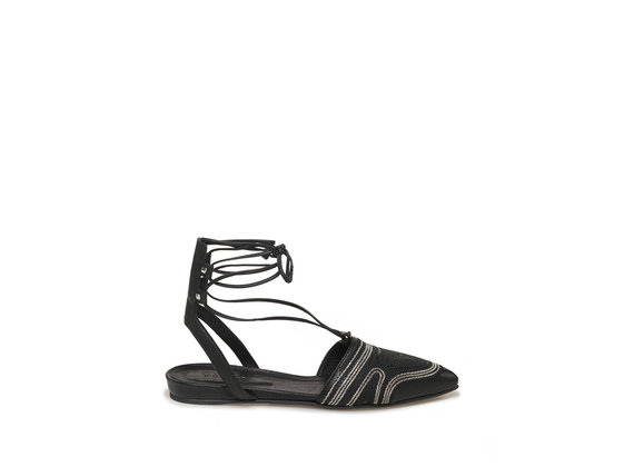 Ballerines à lacets et chaînes brodées - Black