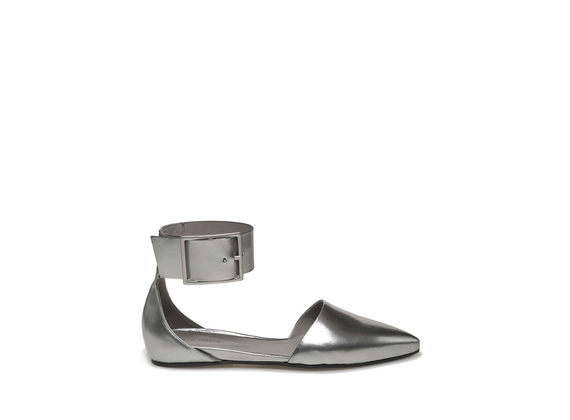 Silver ballerina with ankle strap and maxi buckle