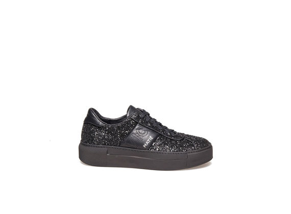 Lace up shoe in glitter and black leather